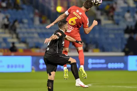 بـ10 لاعبين.. الشباب ينتزع تعادلاً بطعم الفوز أمام القادسية في الدوري السعودي